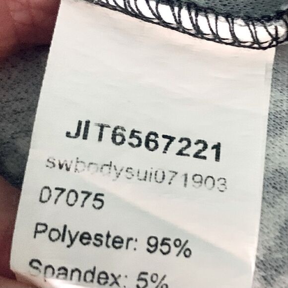 SHEIN Black & White Plaid Mock Neck Crop Tank Top Size Small - Picture 7 of 7